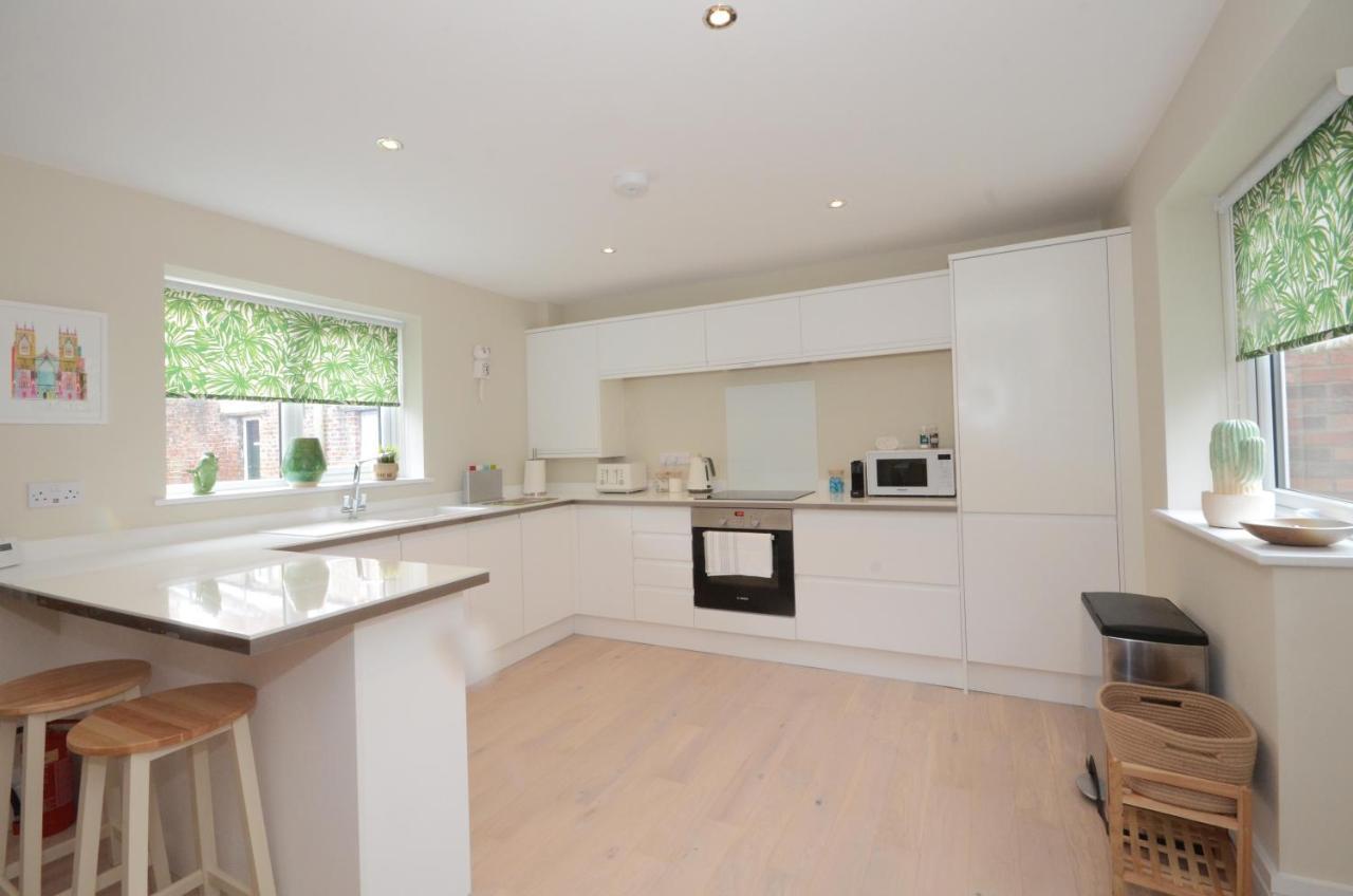 The Mews - 2 Bedroom Luxury, Spacious House With Free Parking York Exterior photo
